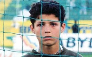 Hành trình vĩ đại của Ronaldo: Từ cậu bé nghèo đến huyền thoại bóng đá